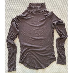 Aritzia Talula, S, Taupe Turtleneck